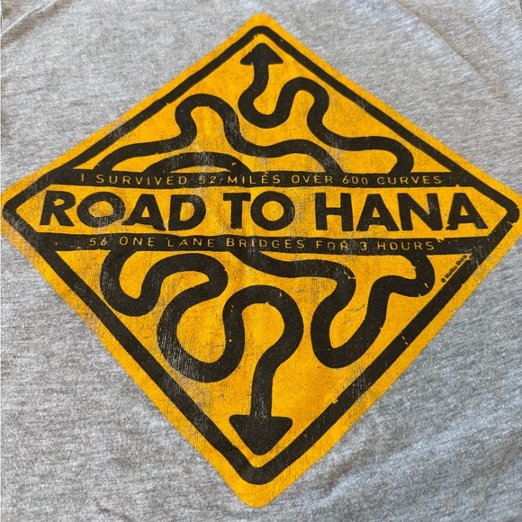 Other - Maui, Hawaii Gray T-Shirt with Yellow Road to Hana Graphic Unisex Small